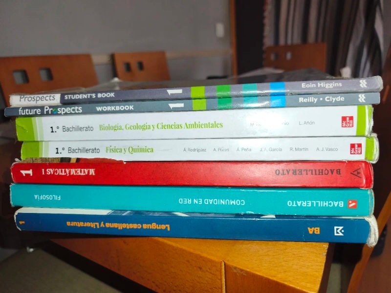 Lote de libros 1°Bach Ciencias LOMLOE