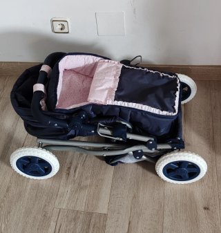 Carrito de bebé plegable.