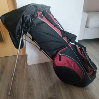 Bolsa de golf Wilson negra y roja