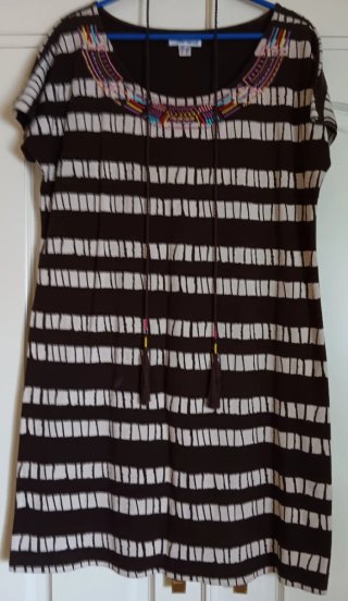 Vestido de punto de algodón con bordado