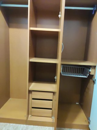 Dormitorio Matrimonio: Cabecero, Mesitas,armario
