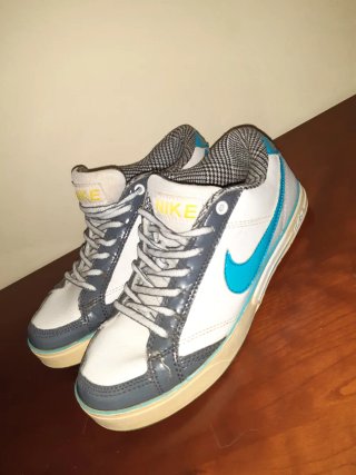 Zapatillas Nike Blancas y Azules