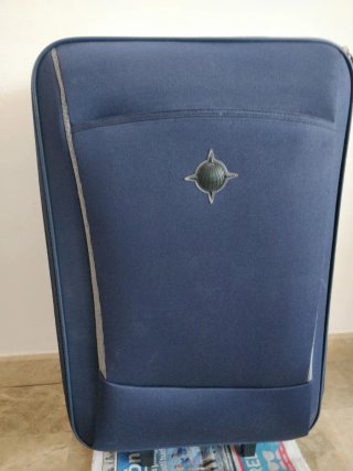 Maleta azul de viaje
