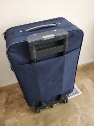 Maleta azul de viaje