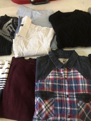 Lote Ropa: 2 Jerséis + Maleta Regalo