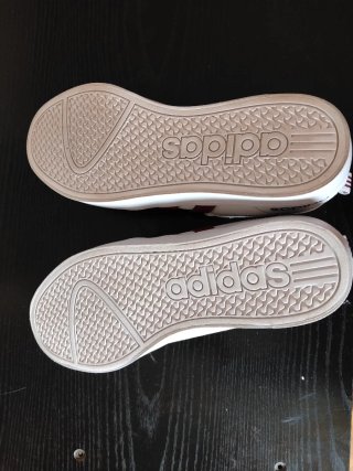 Zapatillas Adidas Blancas y Rojas