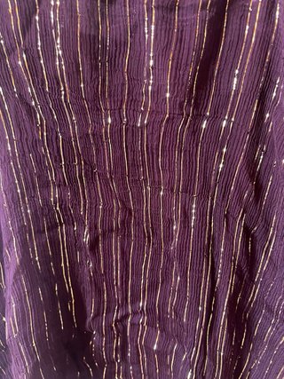 Top Morado con Hilos Dorados