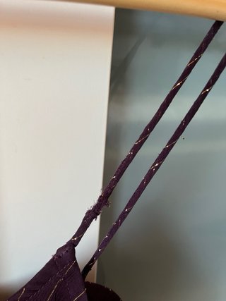 Top Morado con Hilos Dorados
