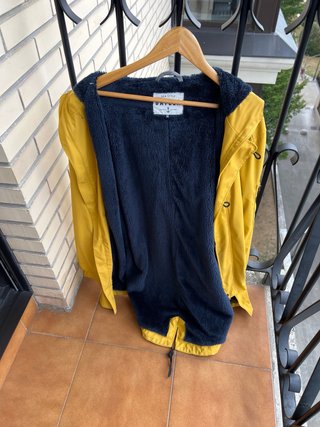Abrigo impermeable Batea amarillo nuevo sin usar.