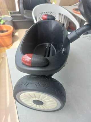 Triciclo infantil. Marca UBRAVOO