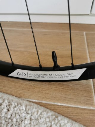 Rueda Delantera Ibis 733 AL Gravel NUEVA 27,5"