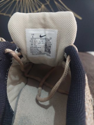Nike Zoom Vomero 5 Beige/Negro Unisex