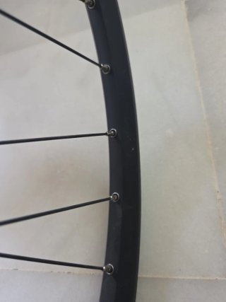 Buje dinamo con freno de disco Center Lock Shimano
