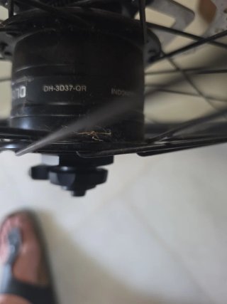 Buje dinamo con freno de disco Center Lock Shimano