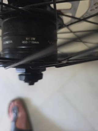 Buje dinamo con freno de disco Center Lock Shimano