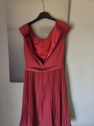 Vestido salmón plisado con cinturón