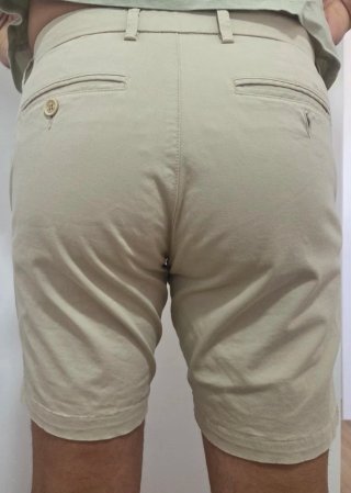 Pantalón chino corto beige