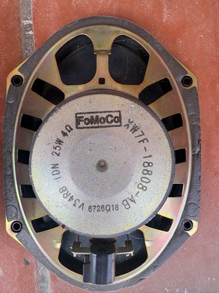 Radio original Kia + 2 altavoces originales FoMoCo