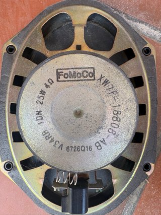 Radio original Kia + 2 altavoces originales FoMoCo