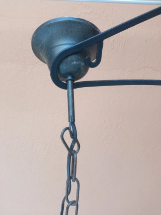 Lámpara de forja rústica