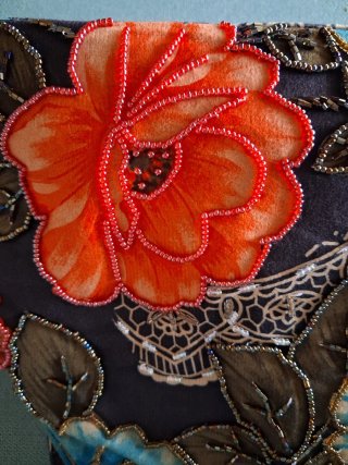 Bolso boho con abalorios