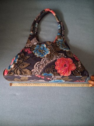 Bolso boho con abalorios