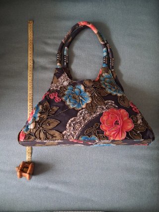Bolso boho con abalorios