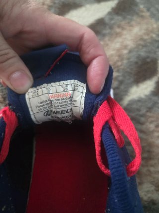 Zapatillas Heelys azules y rojas
