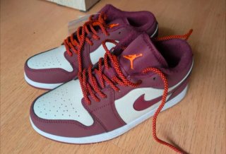 Zapatillas Jordan Beige y Burdeos Nuevas