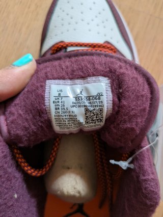 Zapatillas Jordan Beige y Burdeos Nuevas