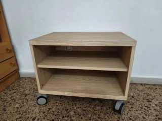 Mesita auxiliar con ruedas de madera