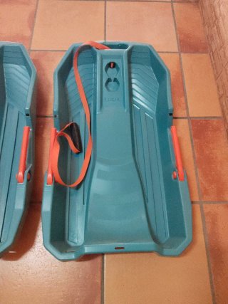 2 Trineos Ikea Azul Naranja (1 día uso)