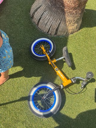 Bicicleta de equilibrio Stompee amarilla