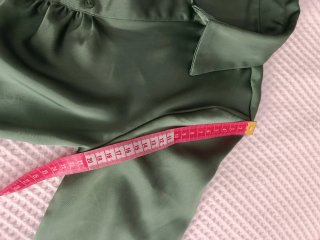 Blusa verde satinada drapeada