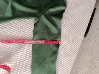 Blusa verde satinada drapeada