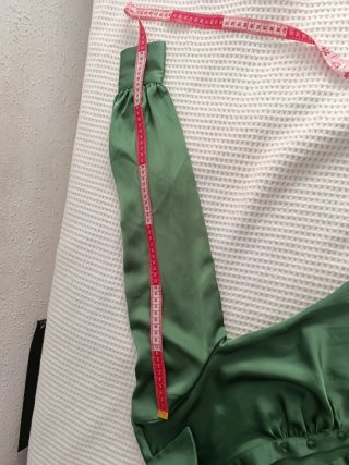 Blusa verde satinada drapeada