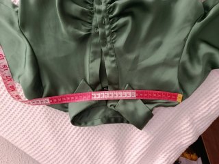 Blusa verde satinada drapeada
