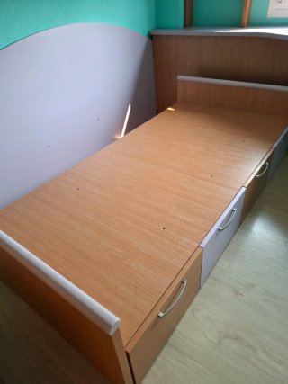Estantería juvenil madera y lila