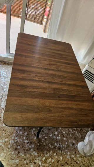 Mesa plegable de madera y metal
