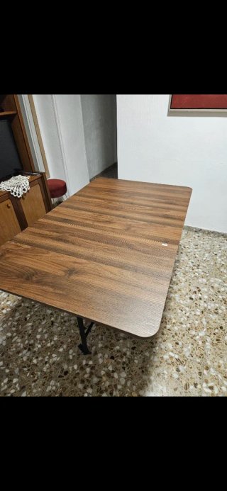 Mesa plegable de madera y metal