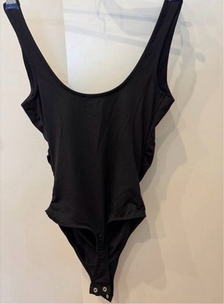 Pack 2 Tops y 1 Body Bershka (Talla S)