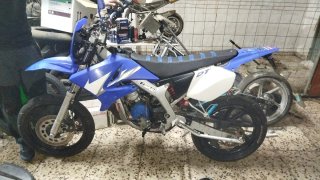 Yamaha DT 50R supermotard Azul/Blanco