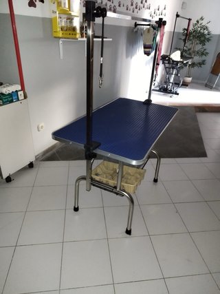 Mesa auxiliar peluquería canina