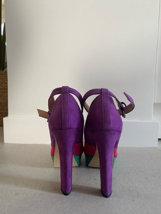 Tacones de plataforma con lazo