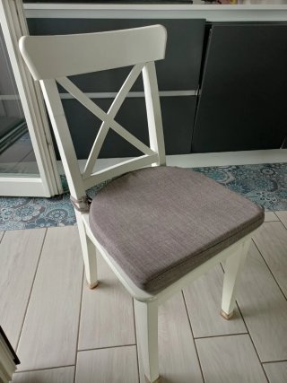 Tavolo ovale e 4 sedie in legno