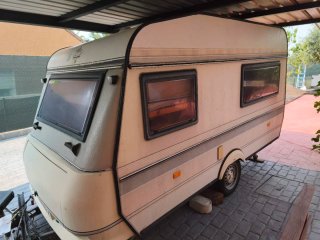 Caravana hobby de luxe 370 4 plazas peso 900 kg