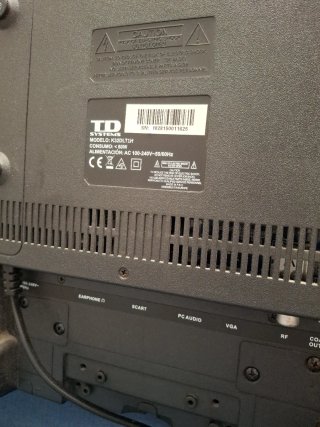 Televisor 32 No Smart. Sin patas, para colgar.