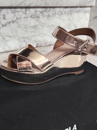 Sandalias Bimba y Lola Doradas