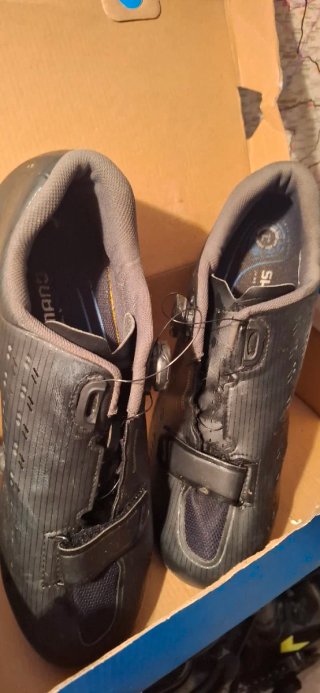 Zapatillas Ciclismo Shimano RP5 y cubre zapatillas