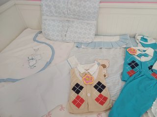 Juego de sábanas y ropa de cuna
